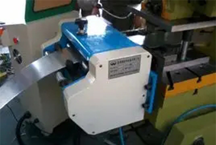 為什么沖床送料機要放松裝置？